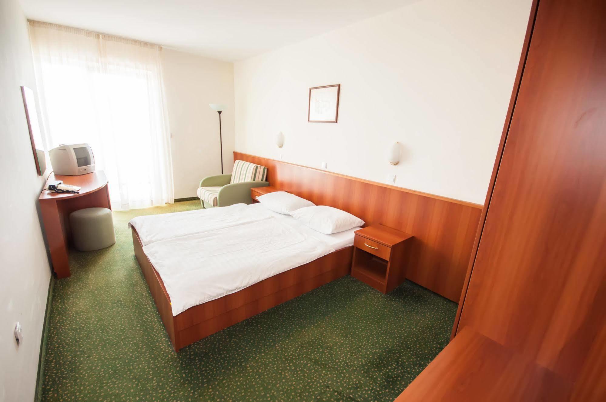 Hotel Lavanda โบชาวา ภายนอก รูปภาพ