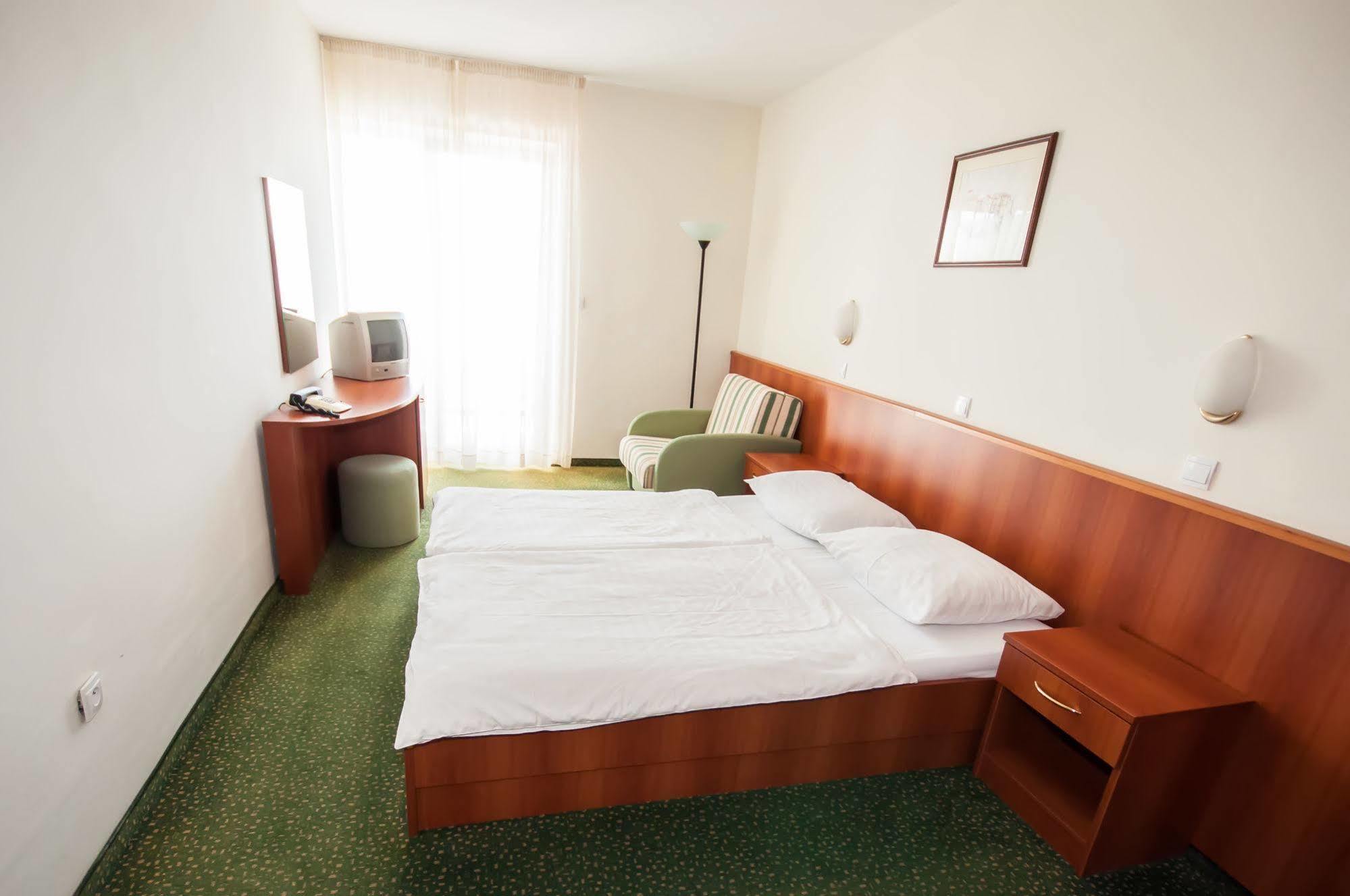 Hotel Lavanda โบชาวา ภายนอก รูปภาพ